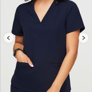 Figs Women’s Casma Three-Pocket Scrub Top/Size Medium/Navy